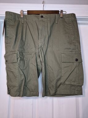 Docker's Olive Green Cargo Shorts Classic 38 NWT